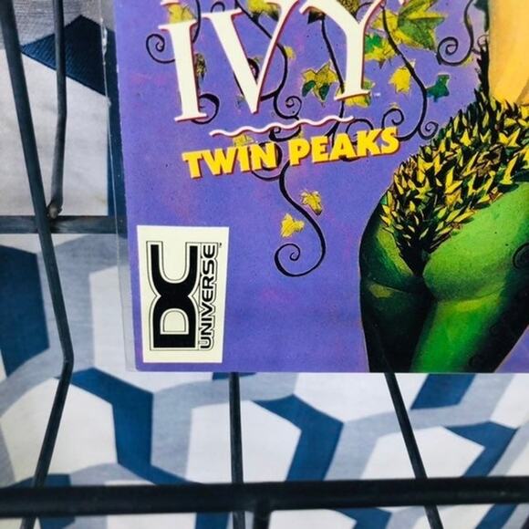 Batman Shadow Of The Bat #56 DC Universe Logo Variant DCU Poison Ivy - Picture 3 of 6